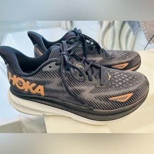 Hoka Clifton 9 women’s size 7B - Black/Copper/Rose Gold